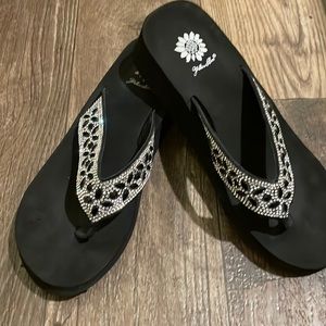 Yellow Box Black and Rhinestone’s Flip flops size 10 EUC
